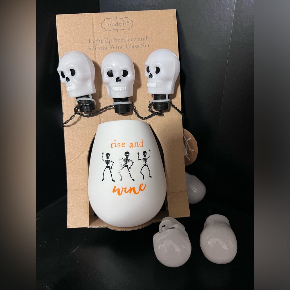 NWT Mud Pie Halloween Set of Light Up Necklace and White Silicone Wine Glass